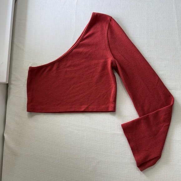 POL One Shoulder Crop Top - Picture 2 of 4